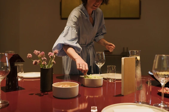 De Momentmakers verwelkomen u met persoonlijke aandacht en een warme service. Als familiebedrijf creëren wij unieke vergaderingen, events en vieringen op maat in onze locatie nabij Kortrijk.