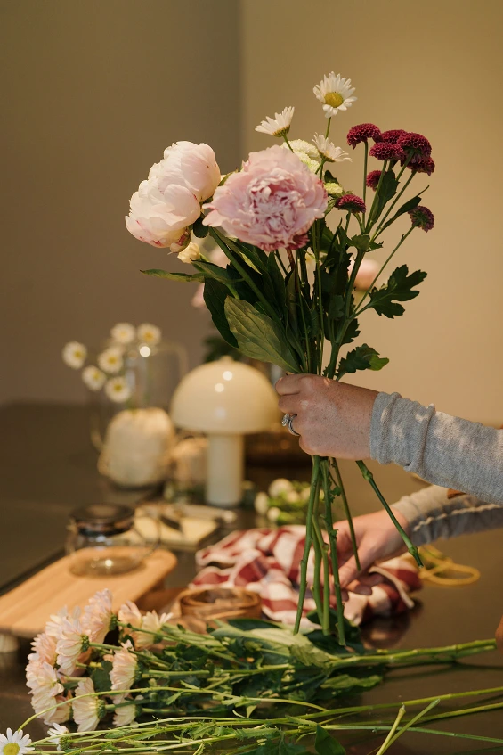 De Momentmakers verwelkomen u met persoonlijke aandacht en een warme service. Als familiebedrijf creëren wij unieke vergaderingen, events en vieringen op maat in onze locatie nabij Kortrijk.